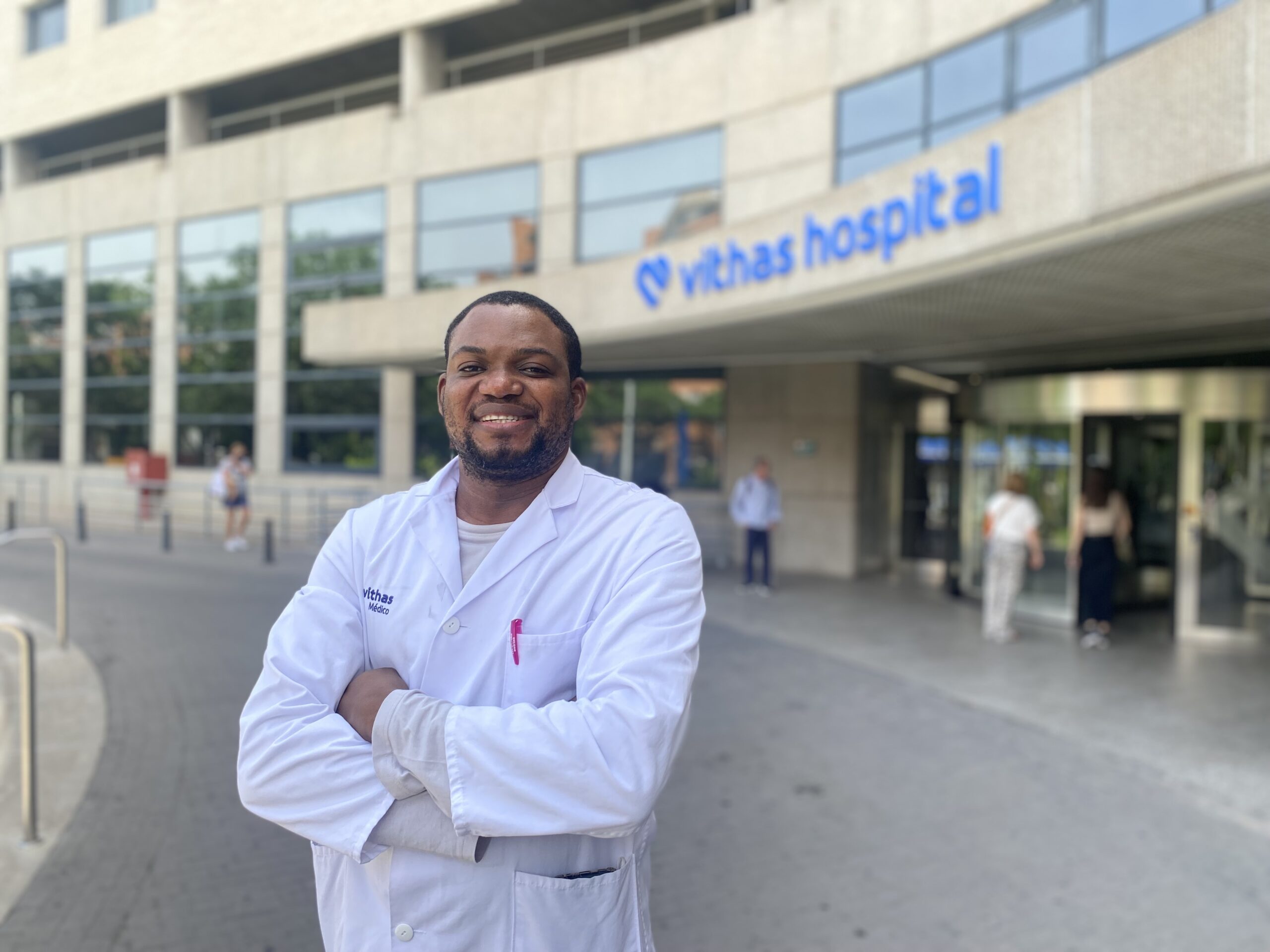 Un médico de Camerún recibe formación urológica en Vithas Valencia 9 de Octubre
