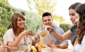 Los cambios en la dieta durante el verano agravan los síntomas de los pacientes con patologías previas