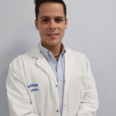 Dr. Álvaro Ramírez Redondo, especialista en cirugía general y bariátrica en Vithas Sevilla.