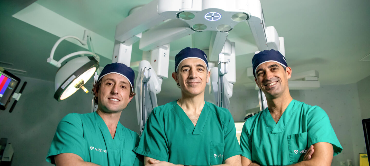El grupo urológico Suturo del Hospital Vithas Sevilla realiza la cirugía robótica número 1000 con el robot Da Vinci
