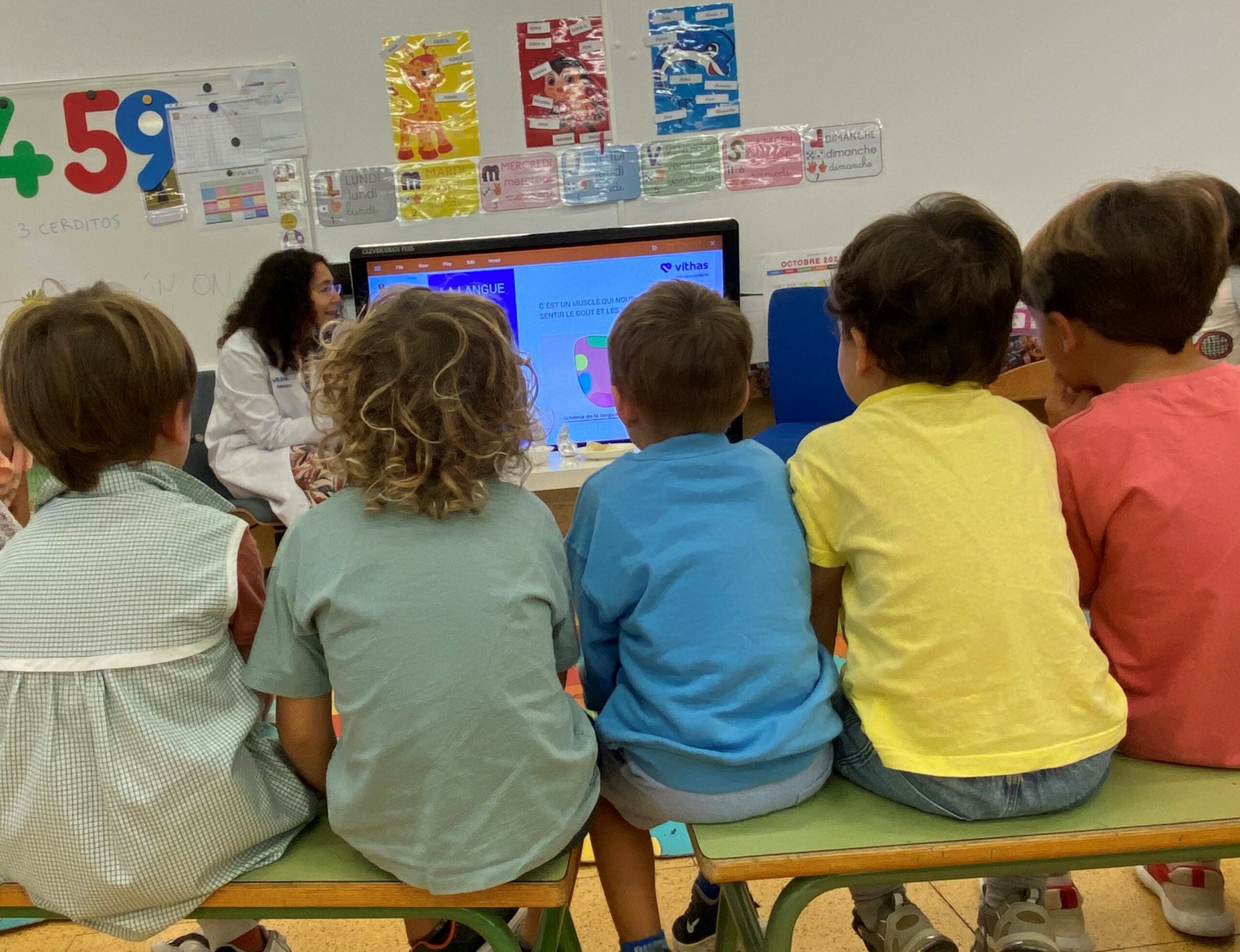  Los hospitales Vithas de Alicante imparten diferentes Aulas Salud sobre alimentación saludable a los alumnos del Liceo Francés