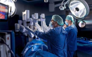 El Hospital Vithas Xanit incorpora la cirugía robótica para tratar patologías digestivas de forma mínimamente invasiva  