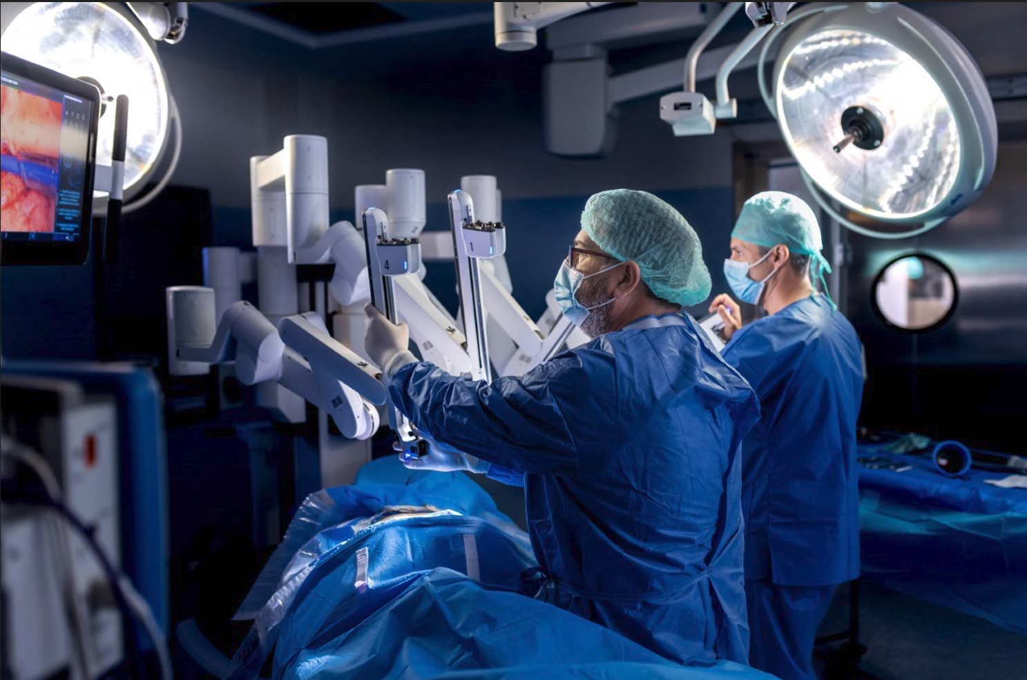El Hospital Vithas Xanit incorpora la cirugía robótica para tratar patologías digestivas de forma mínimamente invasiva  