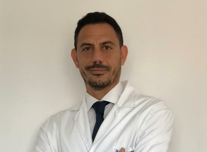 El doctor Claudio Vázquez Colomo del Hospital Vithas Almería, uno de los 50 mejores médicos de España, según los ‘Top Doctors Awards’