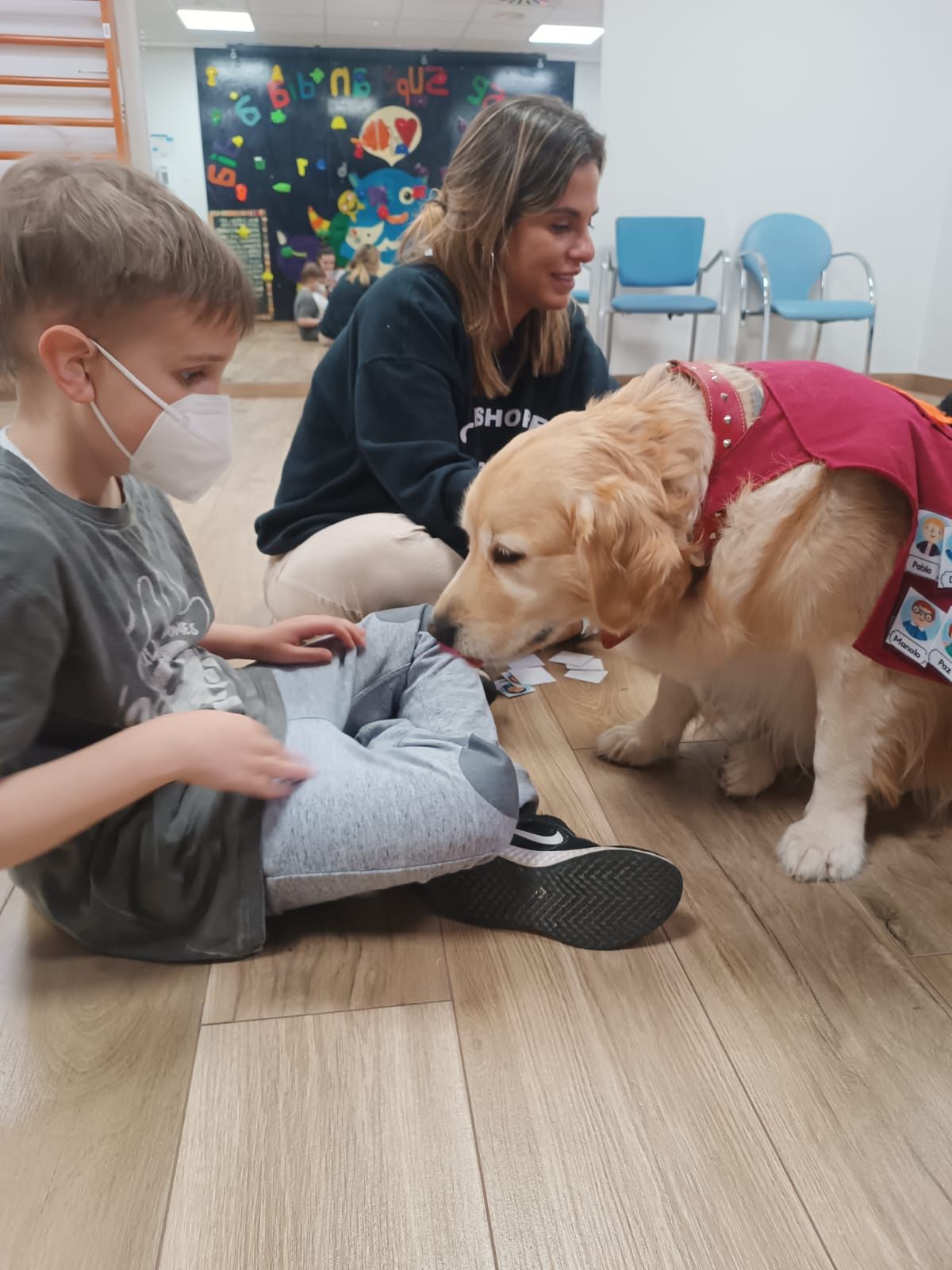 Vithas Aguas Vivas y Fundación Aladina incorporan la terapia asistida con perros para pacientes pediátricos oncológicos