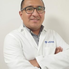 Dr. César Aurelio Gutiérrez Rivera, neumología Vithas Sevilla