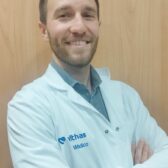 Dr. Francisco Manuel Rodríguez Fernández es especialista en Cirugía Ortopédica y Traumatología en el Hospital Vithas Sevilla.