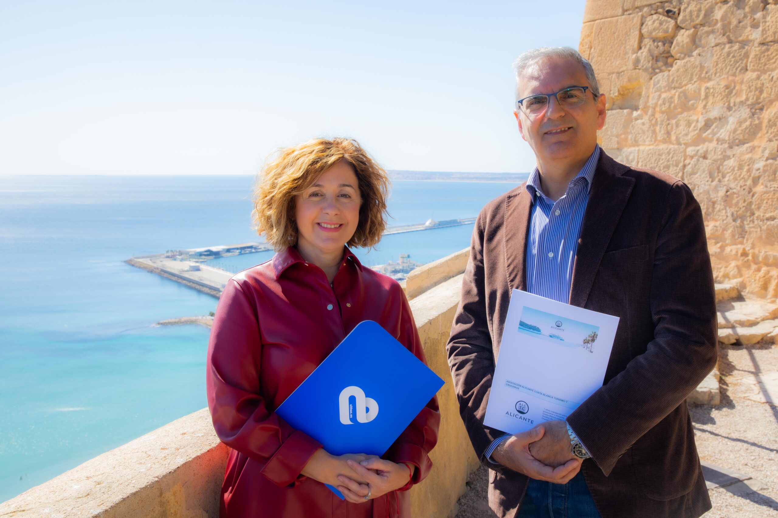 Los hospitales Vithas de Alicante y la Asociación Alicante Cruceros establecen una colaboración estratégica para mejorar la atención médica a turistas