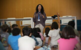 Los Hospitales Vithas de Alicante concienciarán sobre el impacto del uso irresponsable de pantallas en el desarrollo infantil