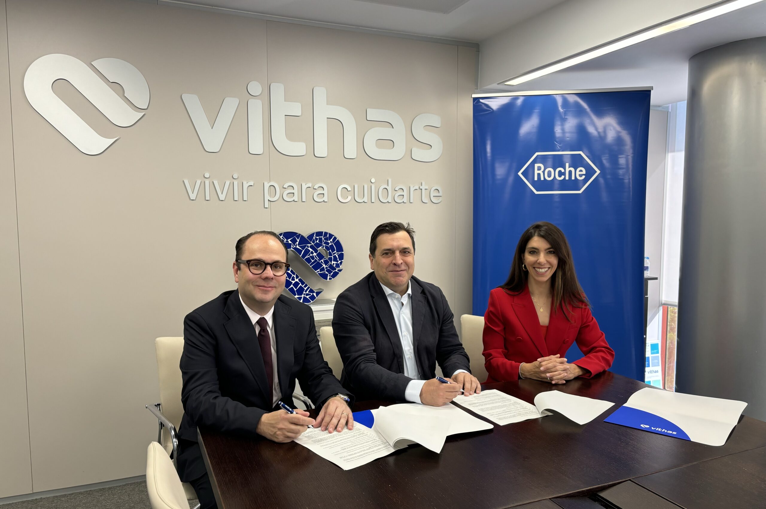 Vithas y Roche Farma se alían para impulsar la innovación, la formación y la medicina de precisión