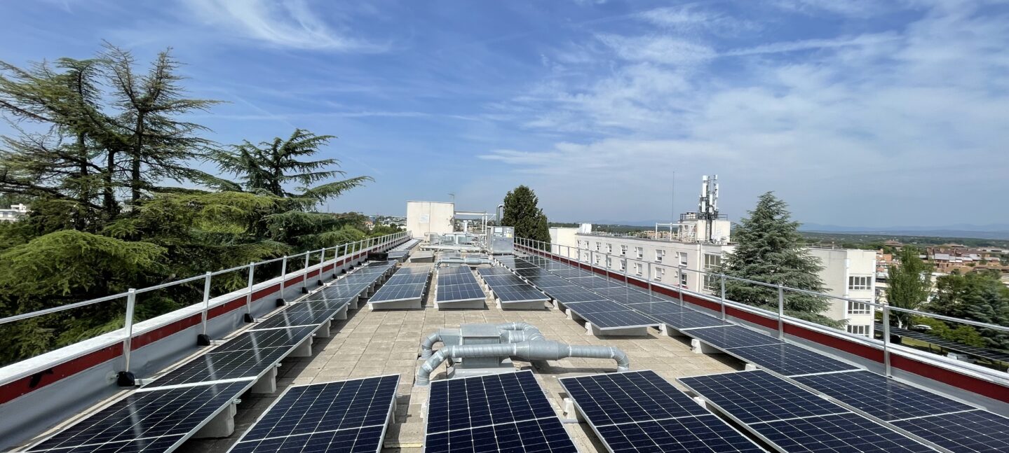 El Hospital Universitario Vithas Madrid Aravaca pone en marcha una nueva instalación fotovoltaica