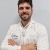 El Dr. Alejandro Cárdenas Fernández es especialista en Urología del Hospital Vithas Sevilla.