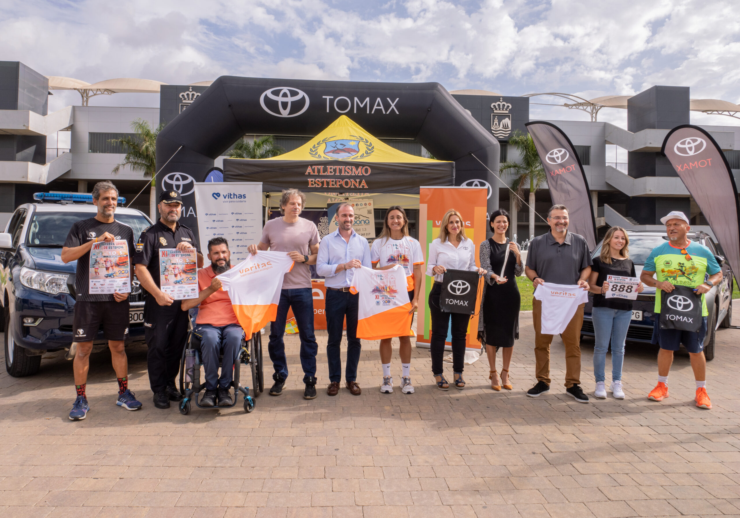 Vithas Xanit Estepona refuerza su compromiso con la salud y el deporte en la XI Carrera Urbana 10k y 5k de Estepona