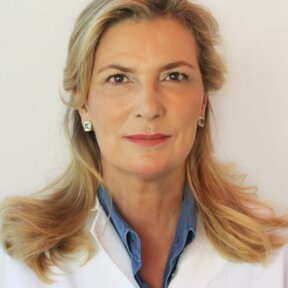 La Dra. Rosa María Rodríguez Gómez es especialista en Obstetricia y Ginecología de Vithas Sevilla.