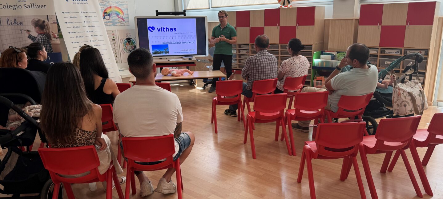 El Hospital Vithas Xanit Internacional y el centro de educación infantil Salliver organizan una charla sobre la fiebre en los niños y los signos de alarma para acudir a urgencias