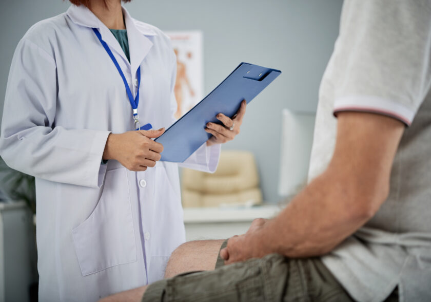 La hiperplasia benigna de próstata (HBP) es una condición común que afecta a los hombres, especialmente a medida que envejecen