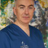 El Dr. Antonio González Calle es especialista en cirugía cardiovascular en el Centro Médico Vithas Nervión.