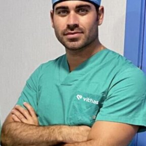 El Dr. Carlos Felipe Rodríguez Mora es especialista en Cirugía Cardiovascular en el Centro Médico Vithas Nervión.