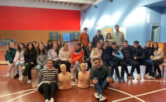 El Hospital Vithas Almería imparte un taller de RCP a 200 alumnos del IES Aruntia mediante su programa ‘Aula Salud Colegios’