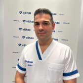 El Dr. Fadel Jorge Nahnouh Sousa es especialista en Medicina Estética en el Centro Médico Vithas Nervión.