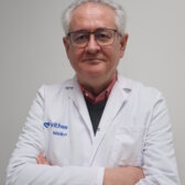 El Dr. José María Galán González-Serna es especialista en Medicina Interna en Sevilla el Centro Médico Vithas Nervión