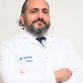 El Dr. José Antonio Martínez Gómez es especialista en Cirugía Plástica, Estética y Reparadora en Vithas Sevilla y el Centro Médico Vithas Nervión.