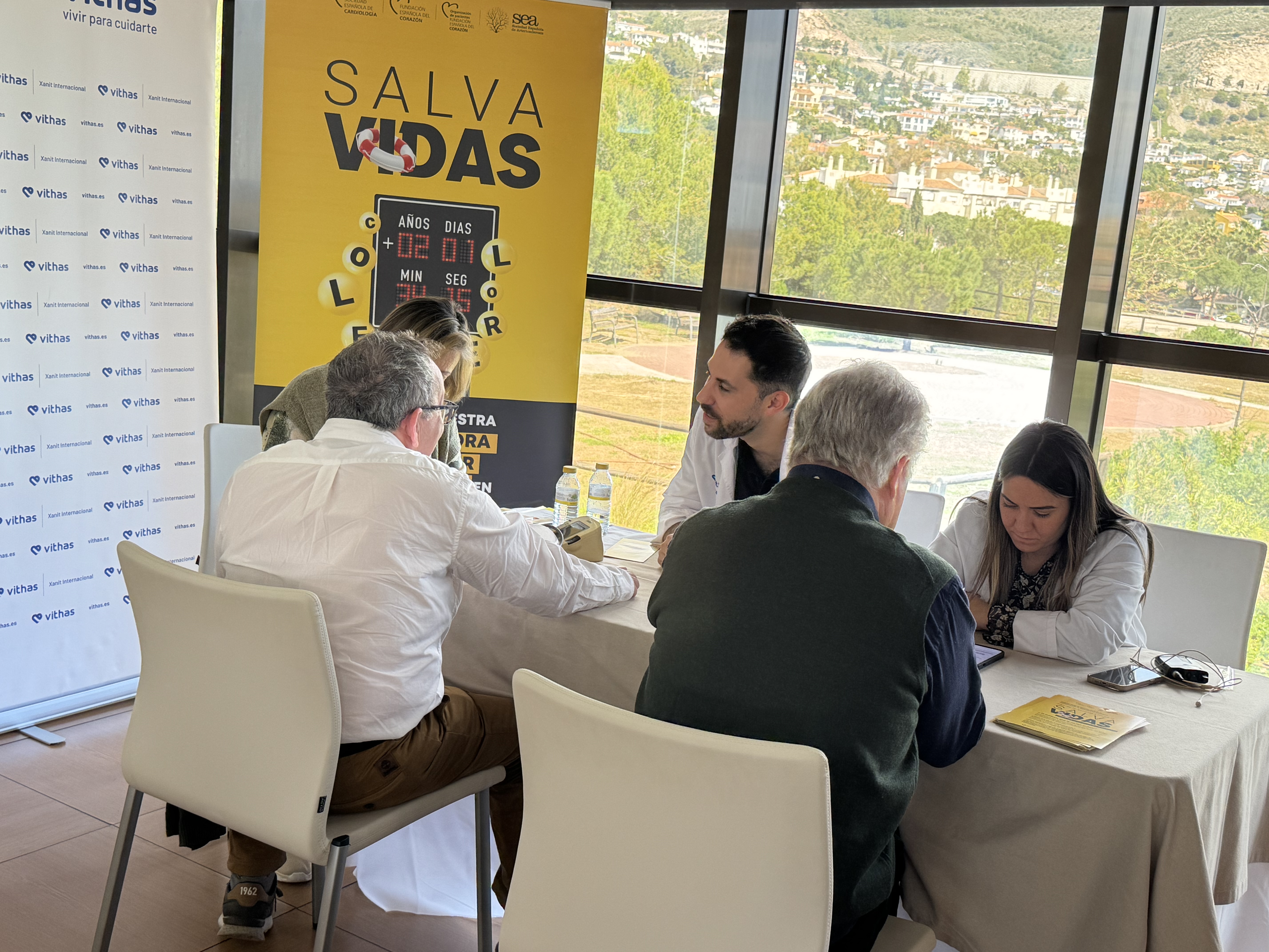 La campaña “Salvavidas” llega al Hospital Vithas Xanit Internacional para promover la prevención del riesgo cardiovascular