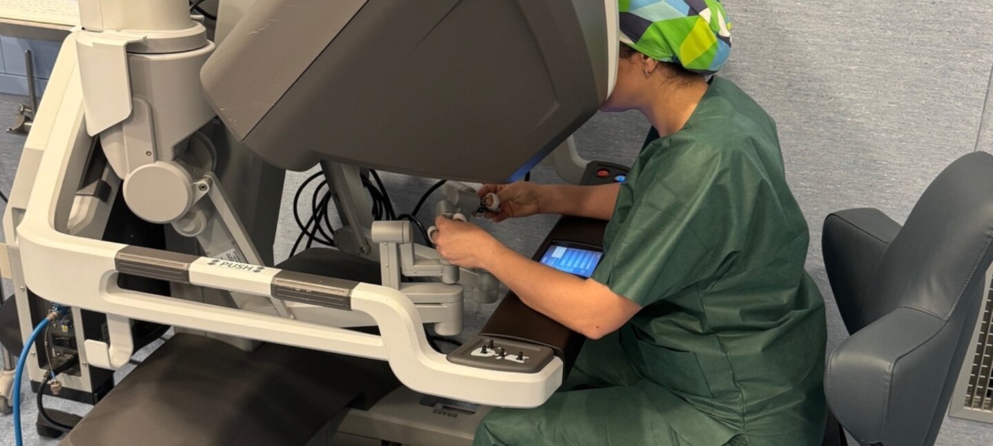 El Hospital Vithas Xanit Internacional incorpora cirugía robótica Da Vinci y neuromodulación en el tratamiento integral de la endometriosis