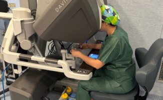 El Hospital Vithas Xanit Internacional incorpora cirugía robótica Da Vinci y neuromodulación en el tratamiento integral de la endometriosis