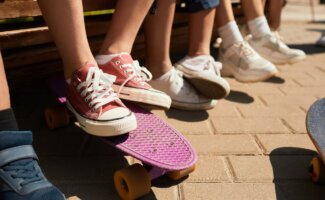 Sandalias sí, pero ¿cuáles? Podólogos de Vithas Málaga ofrecen claves para elegir el calzado infantil ideal en los meses de calor
