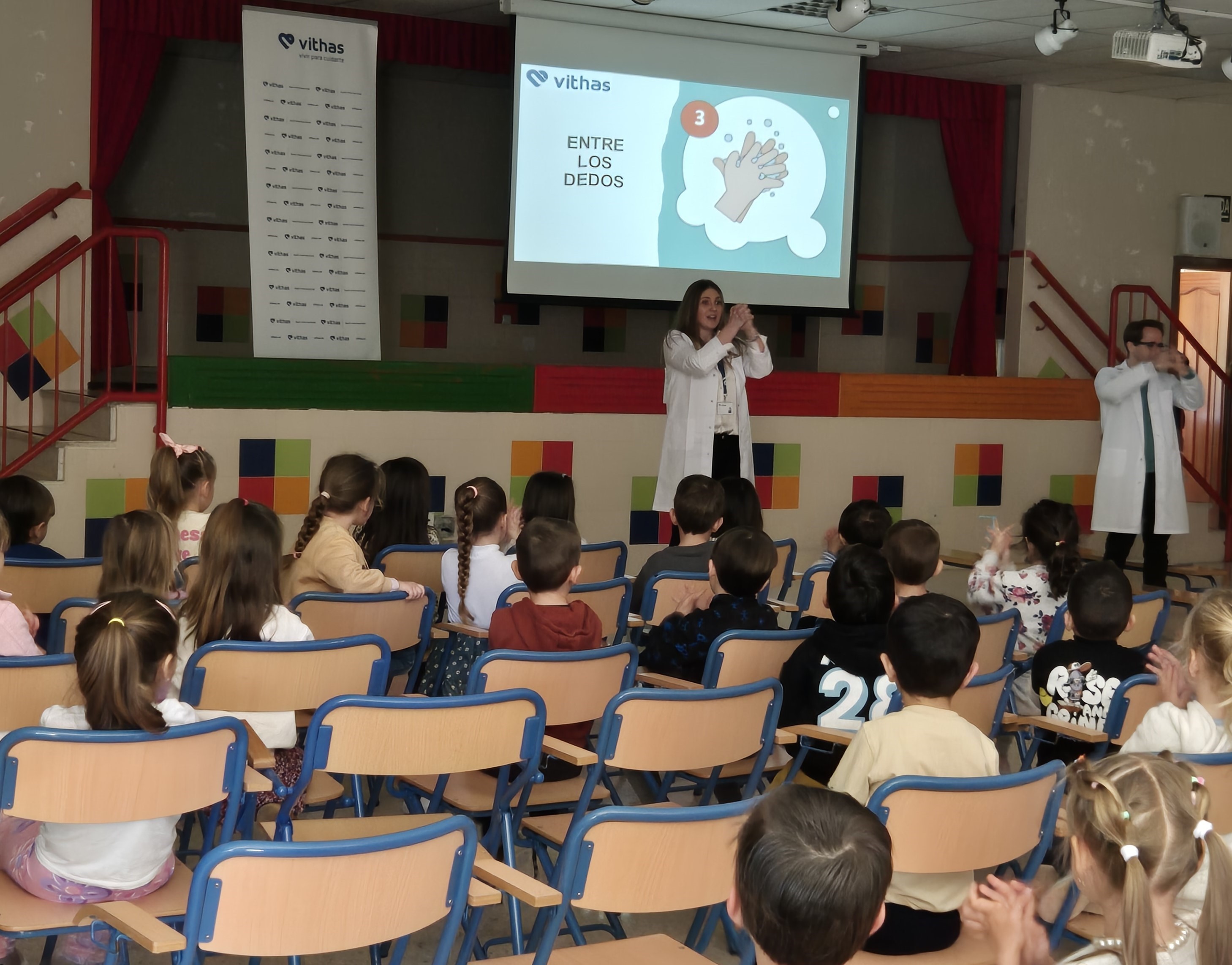 El Hospital Vithas Xanit enseña a los escolares la importancia de una buena higiene de manos en una nueva Aula Salud Colegios