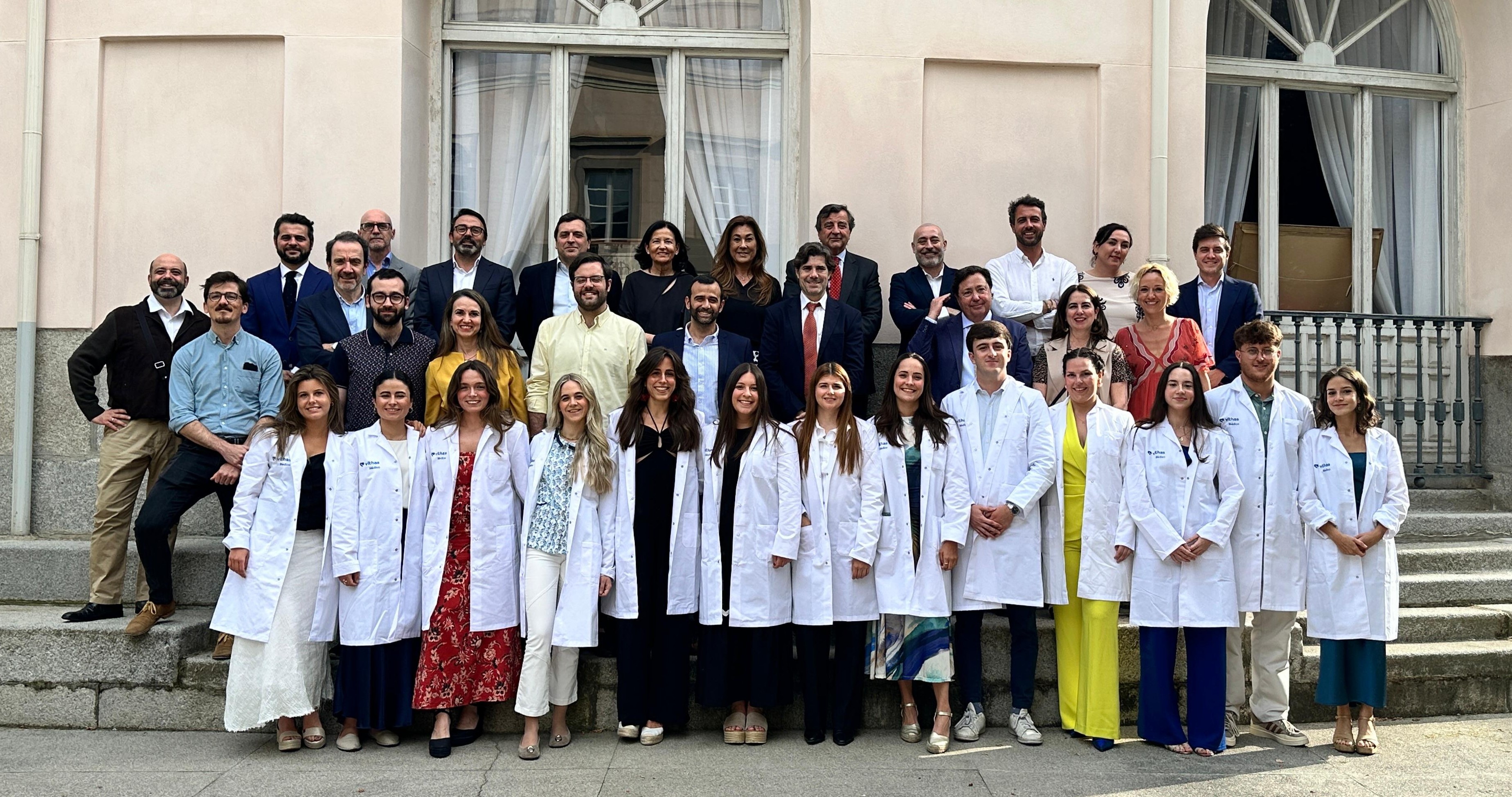 Vithas homenajea a los primeros graduandos en Medicina formados en sus hospitales
