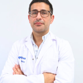 El Dr. Rafael Montes es especialista en Aparato Digestivo del Hospital Vithas Sevilla y Centro Médico Vithas Nervión.