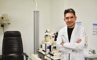 Expertos de Vithas advierten sobre el aumento de problemas de visión en motoristas con la llegada de la primavera