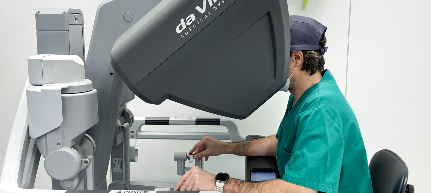 Vithas Madrid Arturo Soria opera con robot Da Vinci los casos más complejos de cáncer de vejiga para preservar la función urinaria