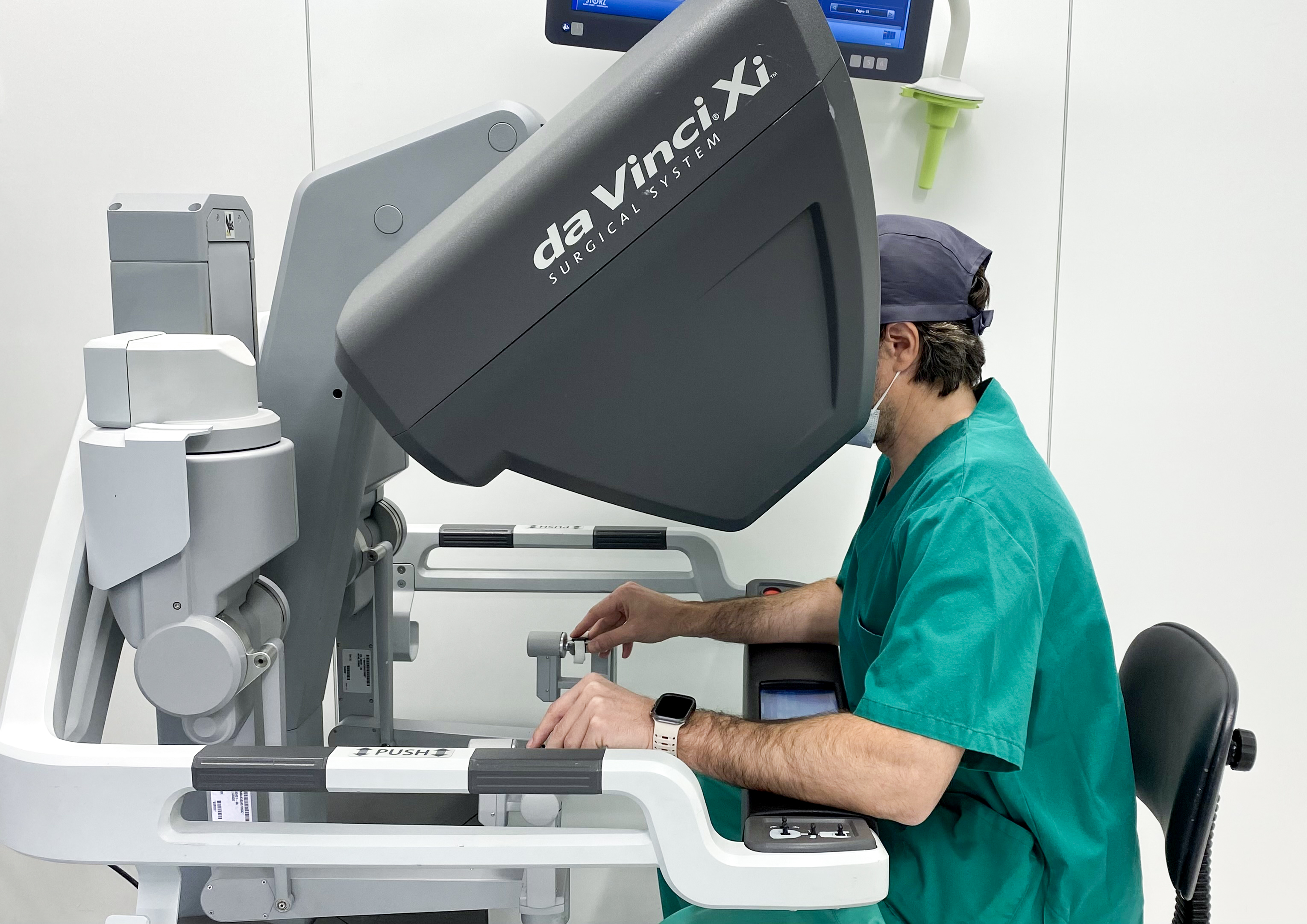 Vithas Madrid Arturo Soria opera con robot Da Vinci los casos más complejos de cáncer de vejiga para preservar la función urinaria