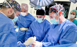 La operación de prótesis de cadera por vía anterior mejora el dolor, la movilidad y la calidad de vida en más del 90% de los pacientes intervenidos