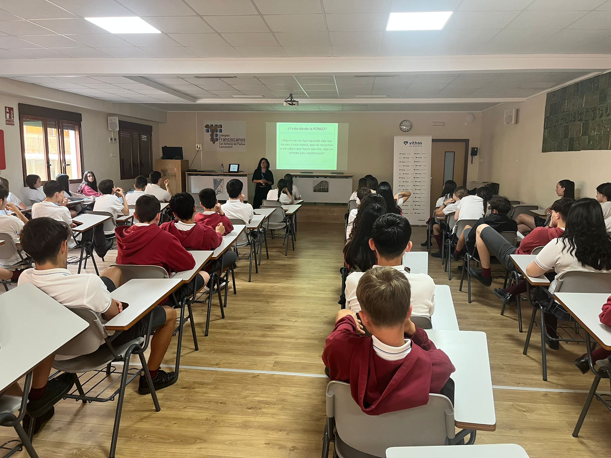60 estudiantes del colegio San Antonio de Padua asisten a una charla del programa Vithas Aula Salud Colegios sobre salud mental y autoestima