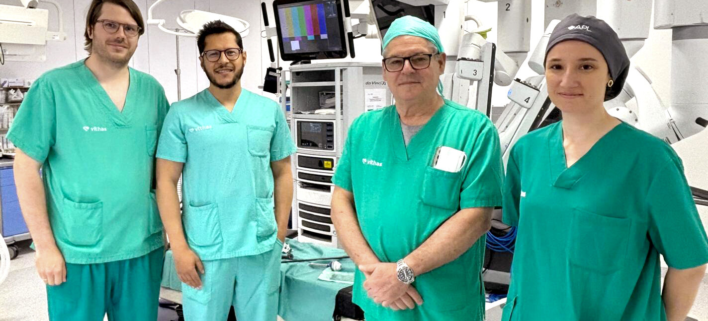 Especialistas en urología del Hospital Universitario Vithas Madrid Arturo Soria son acreditados para operar con robot Da Vinci