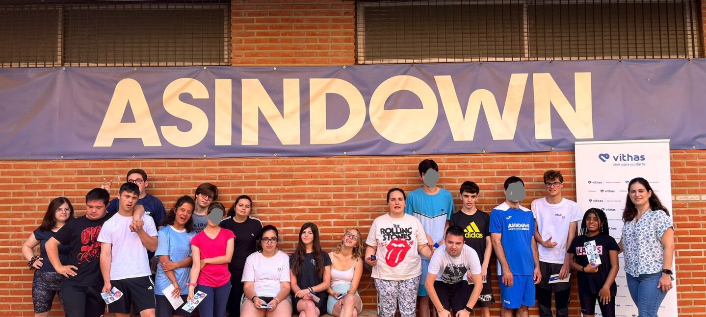 El Hospital Vithas Consuelo lleva la educación sanitaria a Asindown con una jornada de RCP