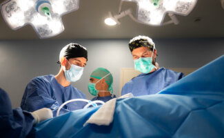 Los Hospitales Vithas de Alicante implantan una técnica pionera en la Comunidad Valenciana para la intervención de prótesis de cadera