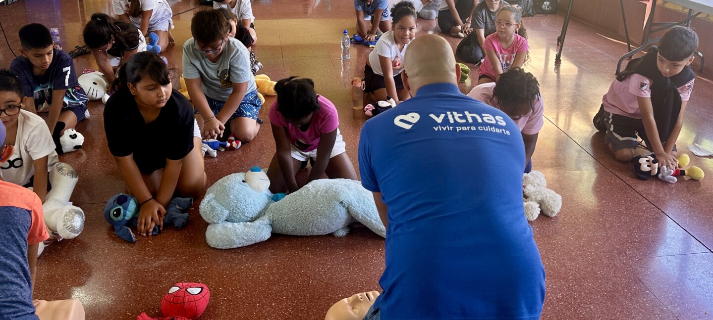 Vithas Canarias enseña RCP y cómo actuar ante un golpe de calor