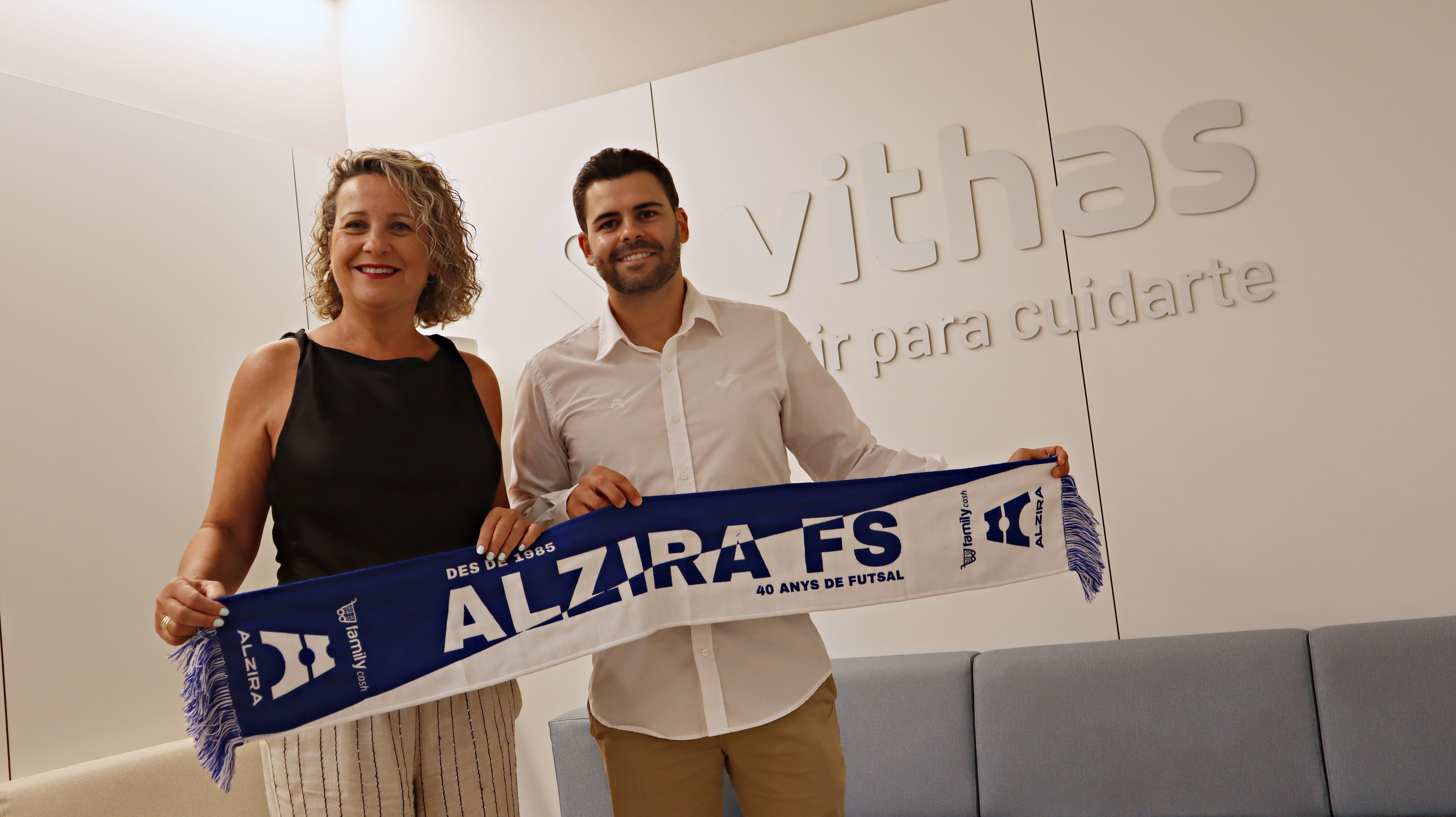 El Hospital Vithas Aguas Vivas renueva su compromiso con el Family Cash Alzira FS, ahora equipo de Primera División