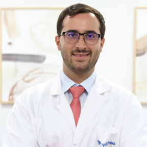Dr. Millán Longo, especialista en Cirugía Plástica, Estética y Reconstructiva