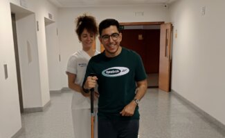 Vithas Sevilla visibiliza la ataxia a través de la voz de sus pacientes: “Quería dar un paso y mi cuerpo no me seguía”