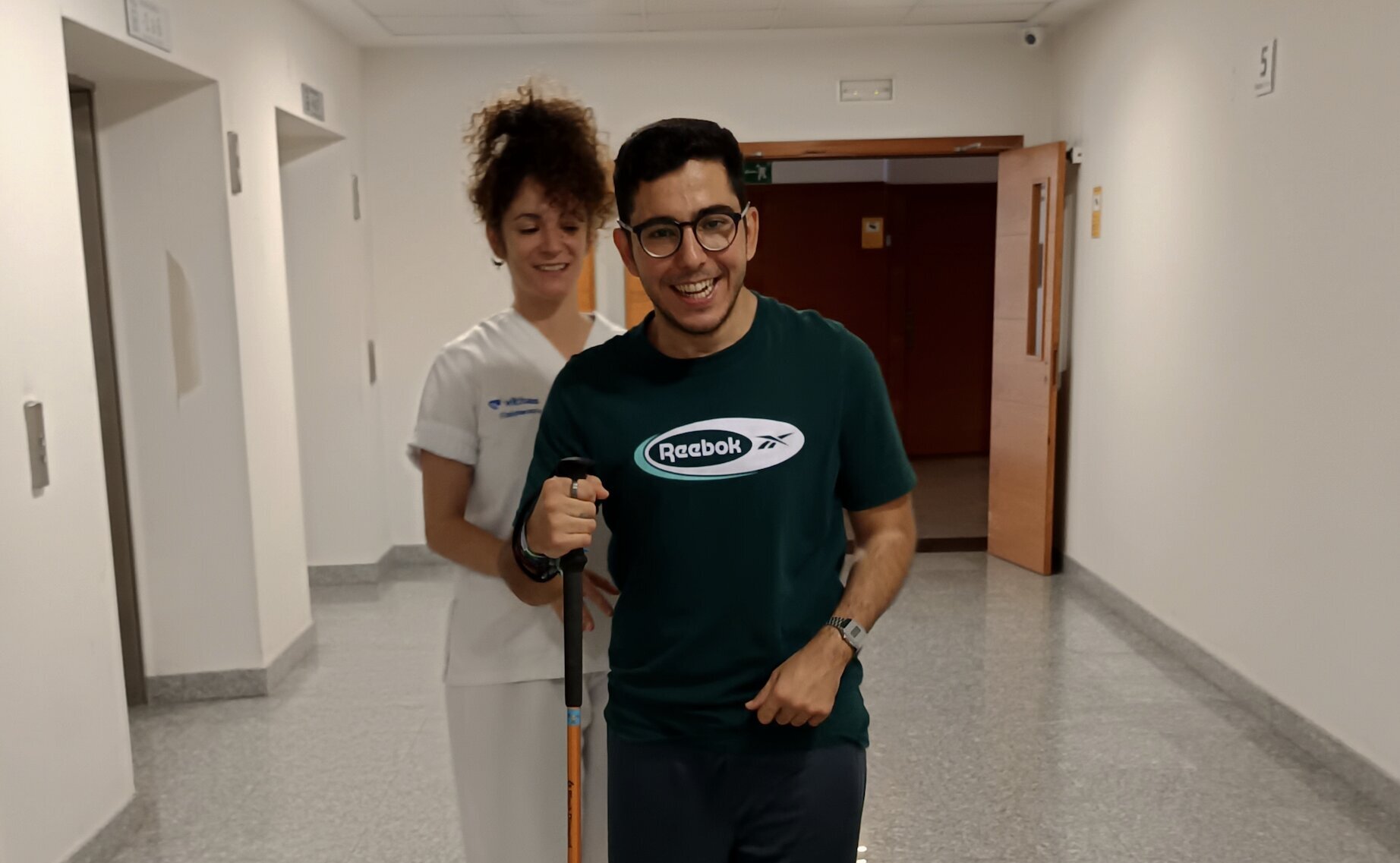 Vithas Sevilla visibiliza la ataxia a través de la voz de sus pacientes: “Quería dar un paso y mi cuerpo no me seguía”