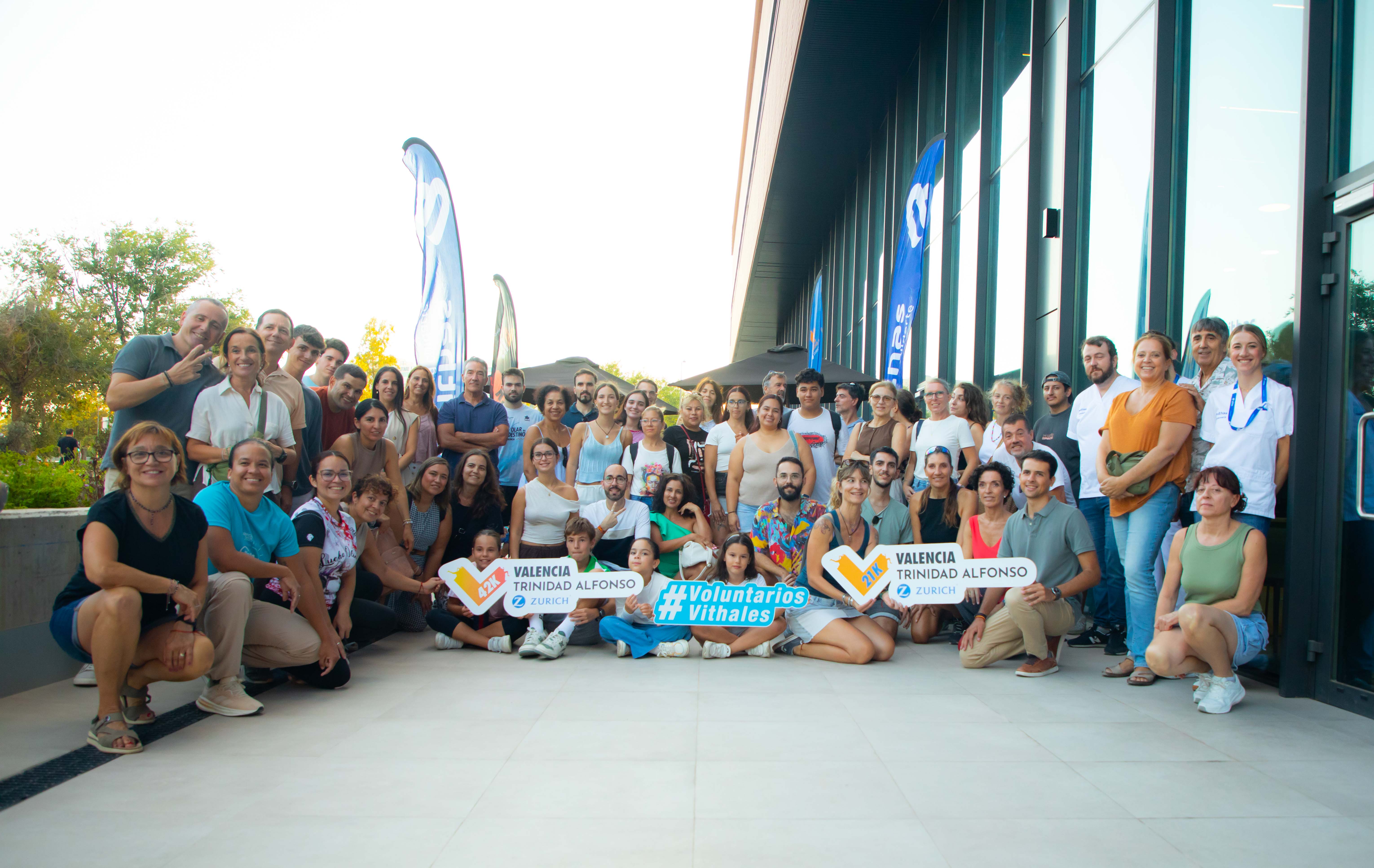 Vithas forma en RCP al voluntariado del Medio Maratón y Maratón Valencia Trinidad Alfonso Zurich 2025