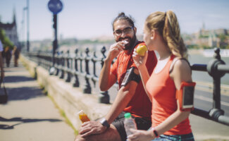 Especialistas de Vithas Valencia Turia destacan la importancia de entrenar el sistema digestivo antes de realizar una carrera de larga distancia