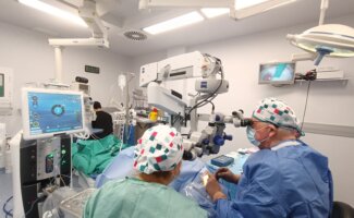El Hospital Vithas Xanit Internacional apuesta por el láser de femtosegundo, innovación en cirugía de cataratas para intervenciones más rápidas, seguras y eficaces