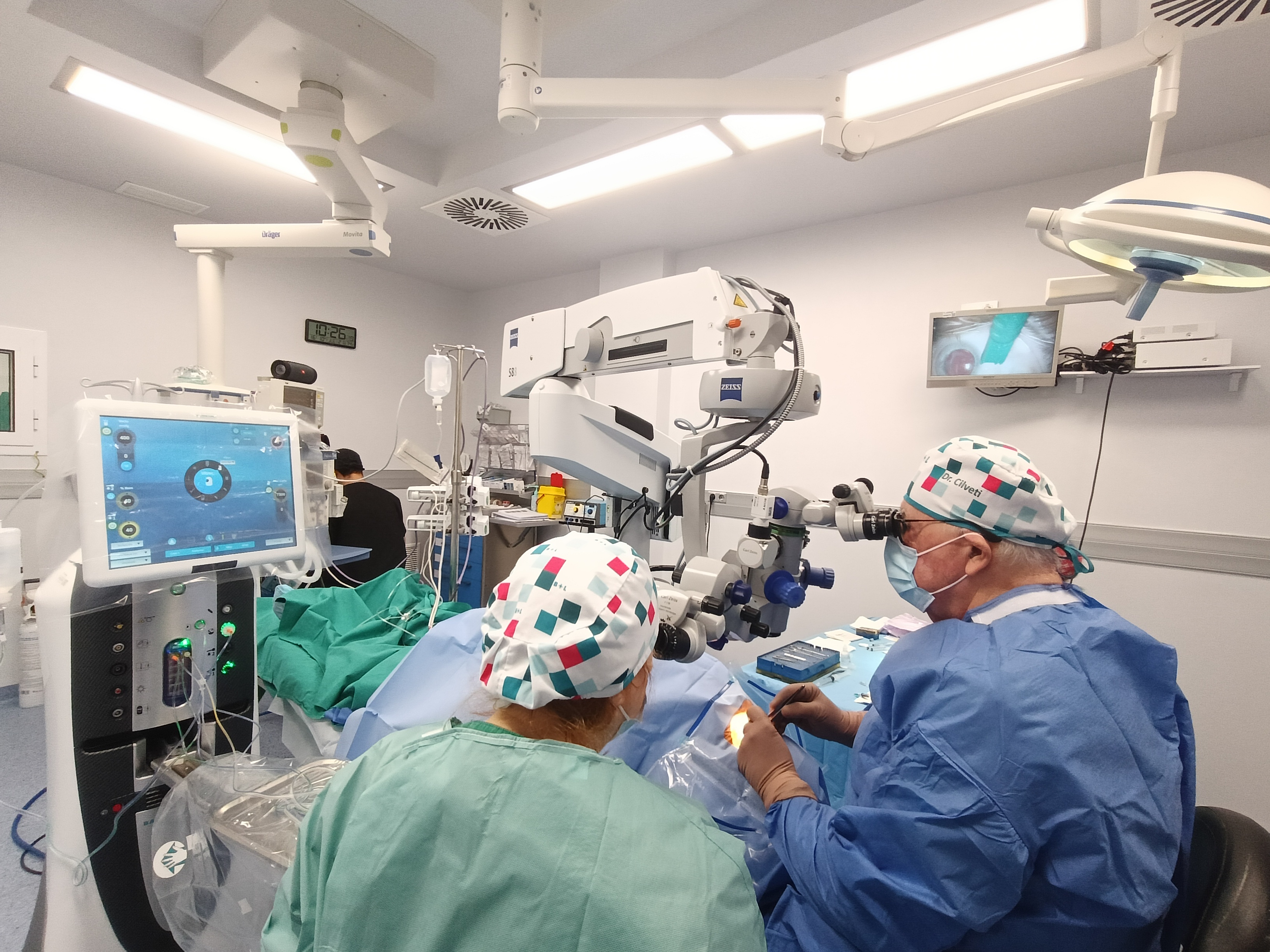 El Hospital Vithas Xanit Internacional apuesta por el láser de femtosegundo, innovación en cirugía de cataratas para intervenciones más rápidas, seguras y eficaces